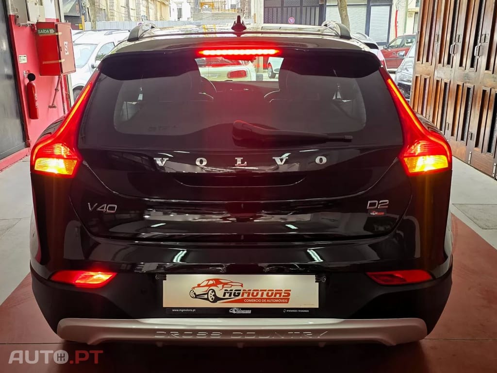 Volvo V40 2.0 D2 Momentum Geartronic — fotografia 8
