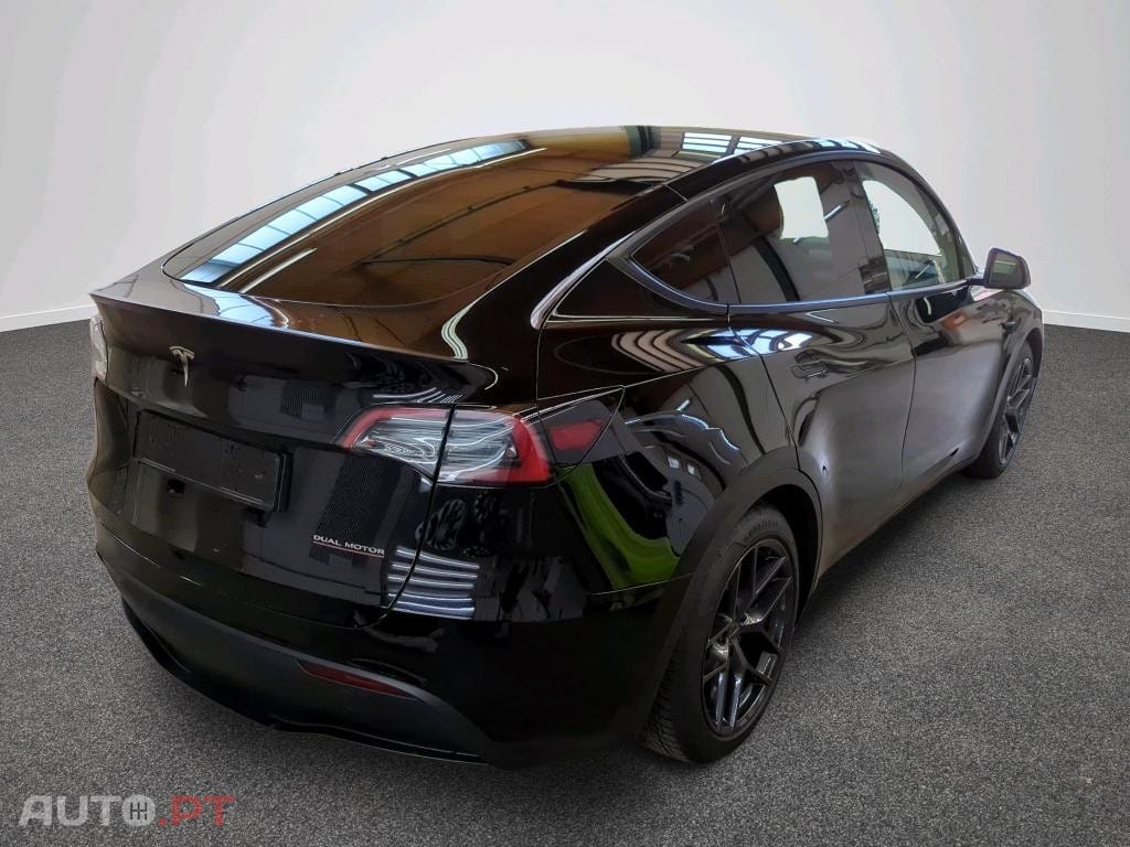 Tesla Model Y Performance Dual Motor AWD