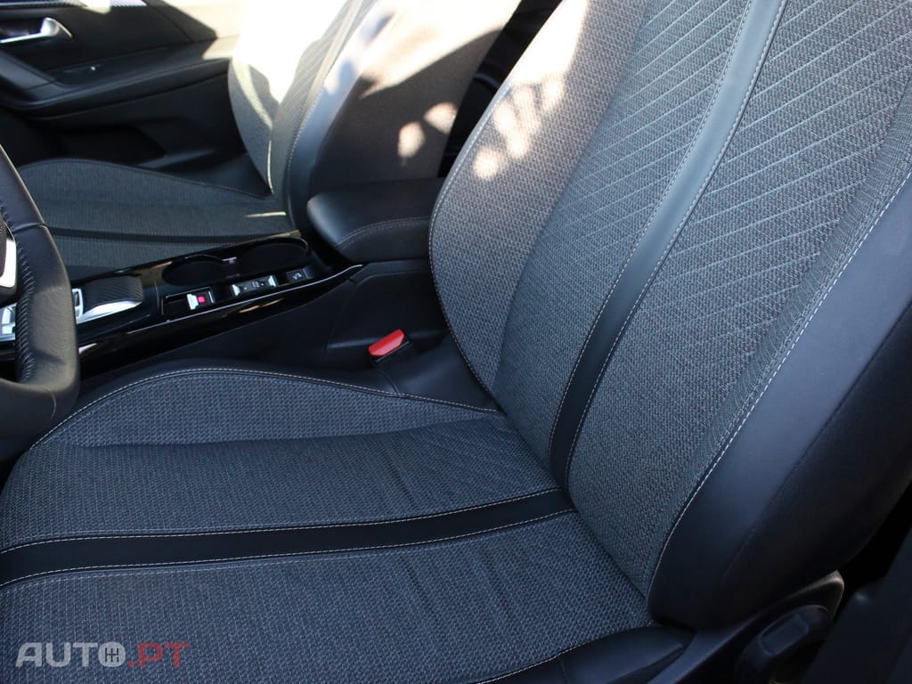 Peugeot 2008 PureTech 130 EAT8 Allure
