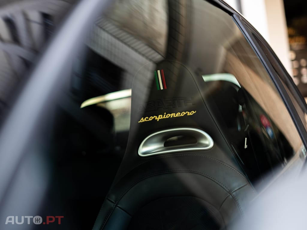 Abarth 595C 1.4 T-Jet Scorpioneoro