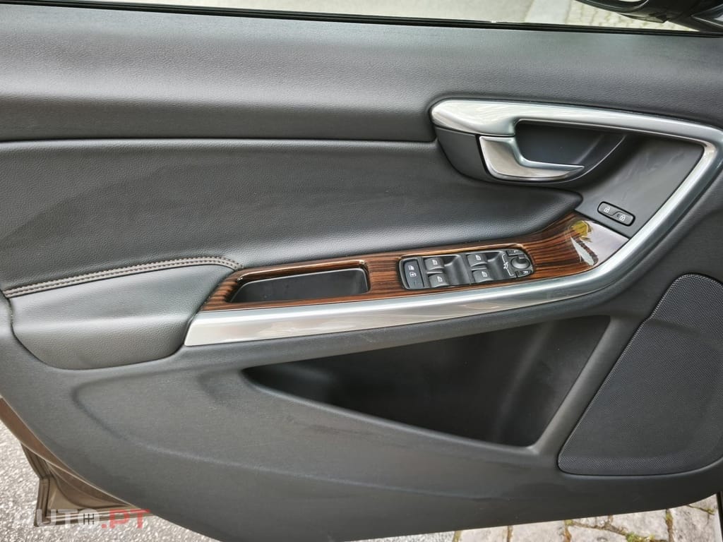 Volvo V60 Cross Country 2.0 D3 Summum Geartronic