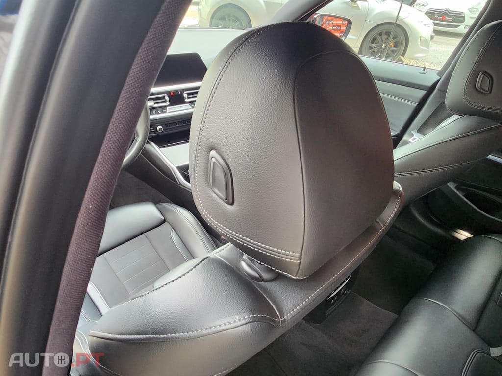 BMW 330 e Line Sport Auto