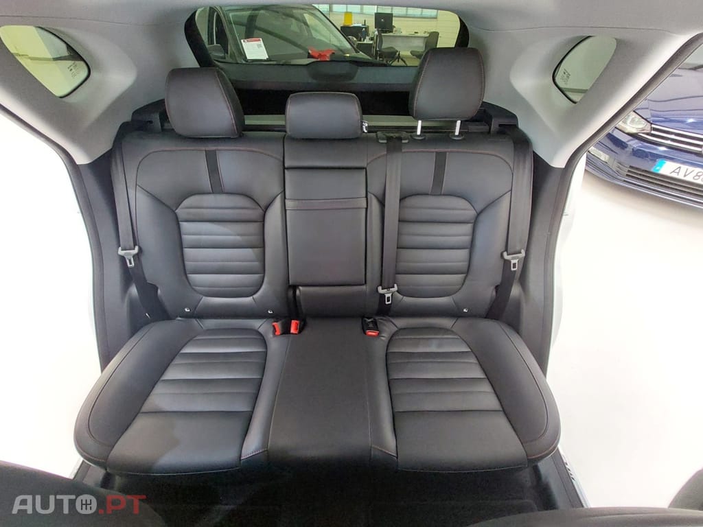 MG EHS PHEV Luxury
