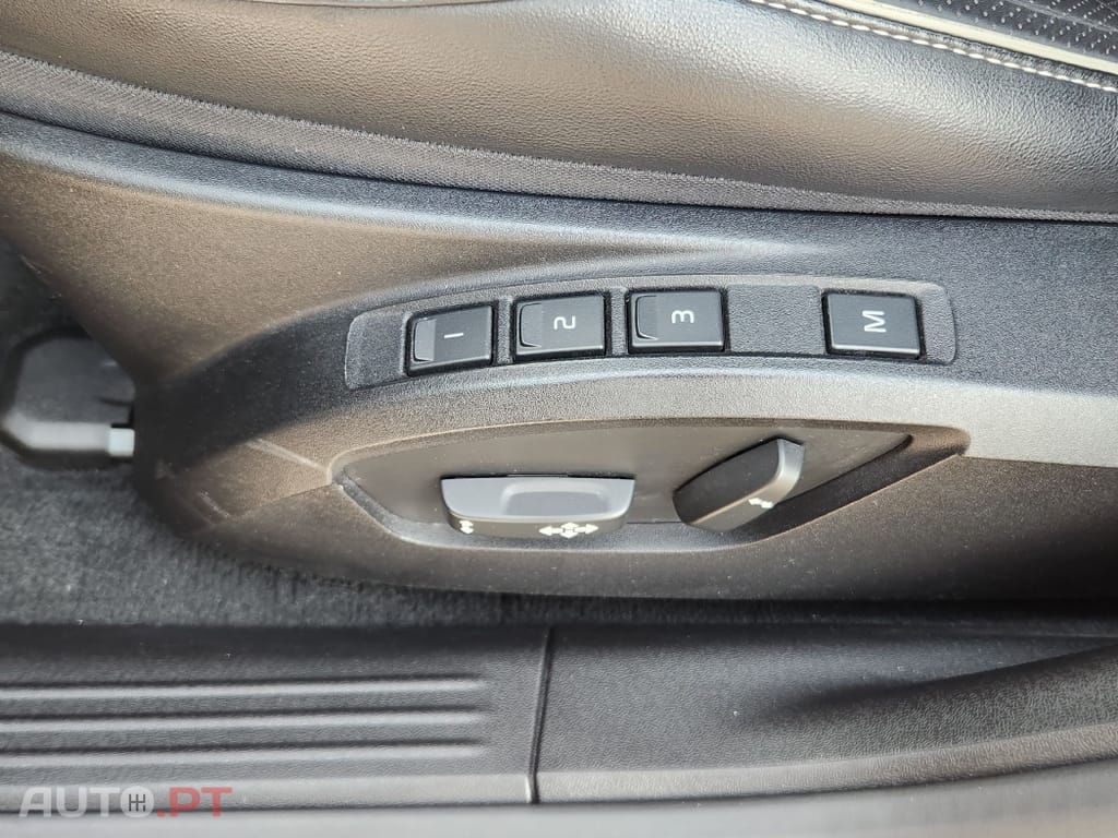 Volvo V40 2.0 D3 R-Design