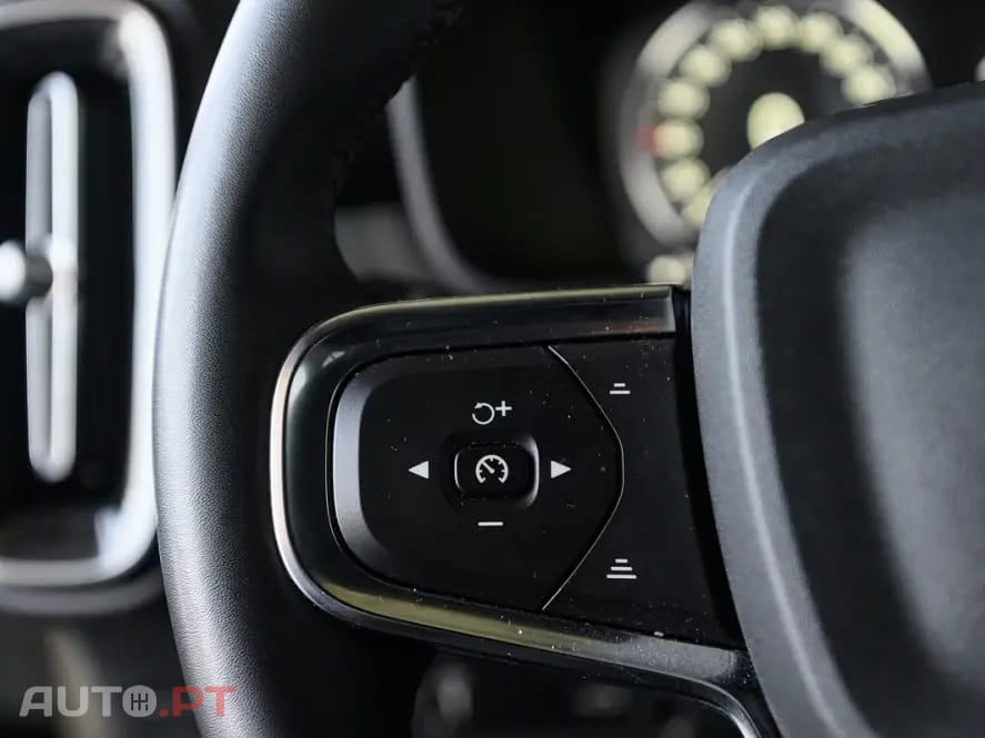 Volvo XC40 1.5 T2 Plus Dark Auto