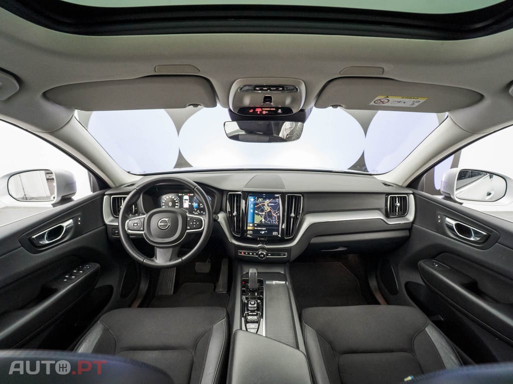 Volvo XC60 2.0 T8 PHEV Momentum Plus AWD