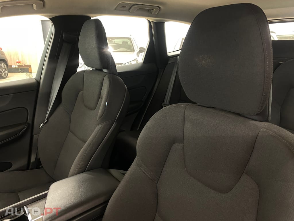 Volvo XC60 2.0 B4 R-Design Geartronic