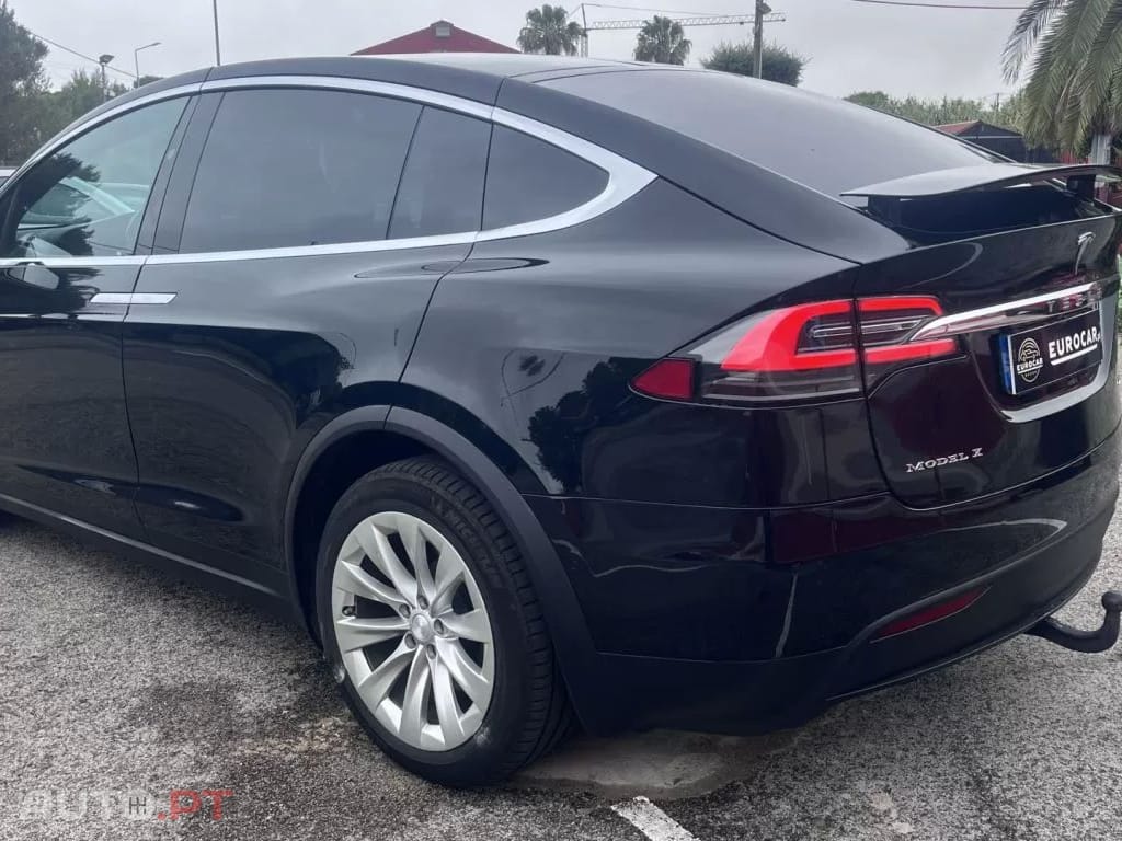 Tesla Model X 75D