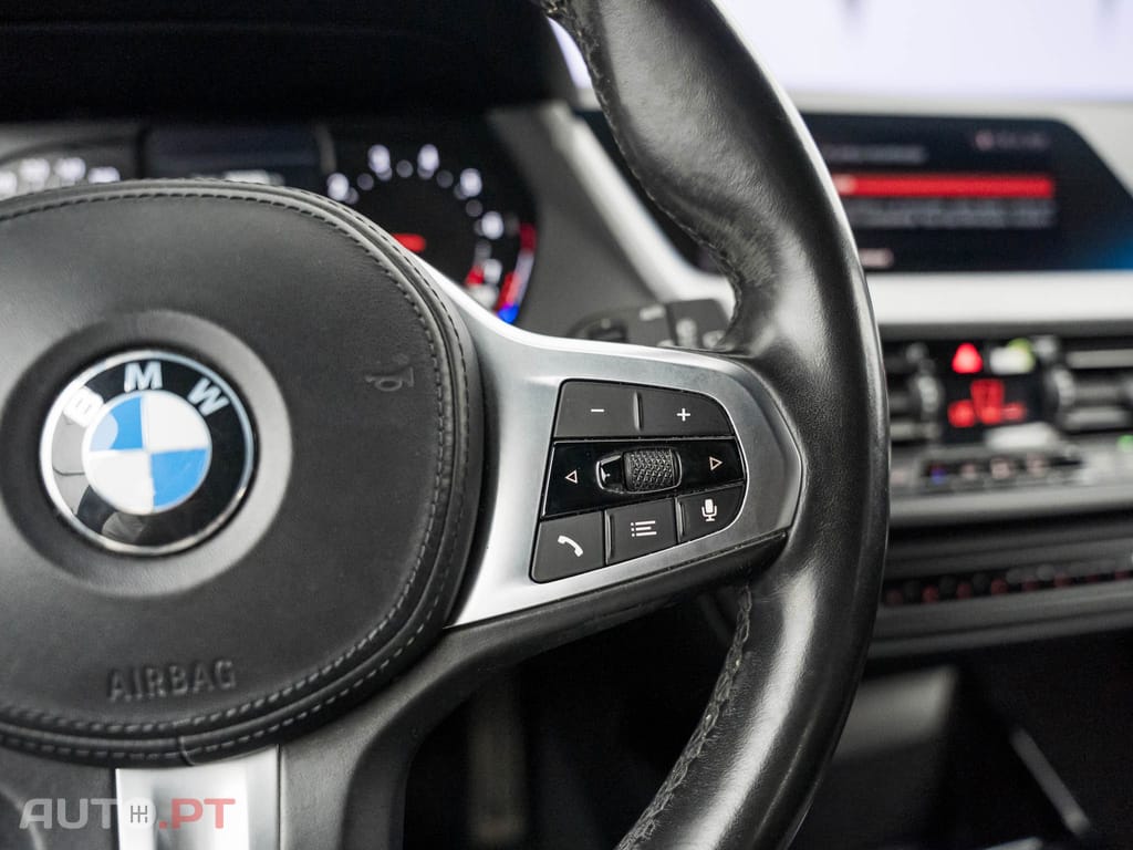 BMW 118 i Pack Desportivo M Auto