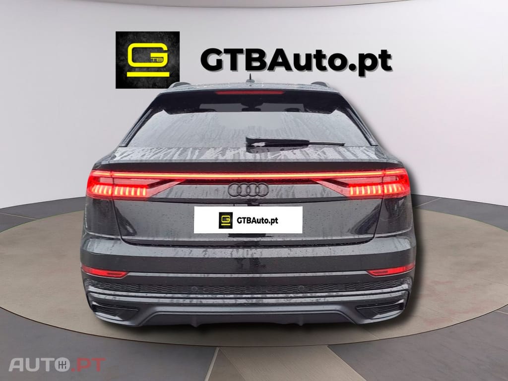 Audi Q8 55 TFSIe quattro S-Line 