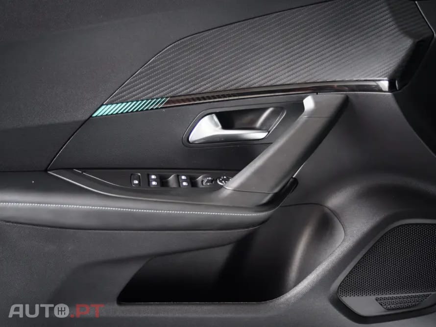 Peugeot 2008 PureTech 130 EAT8 Allure