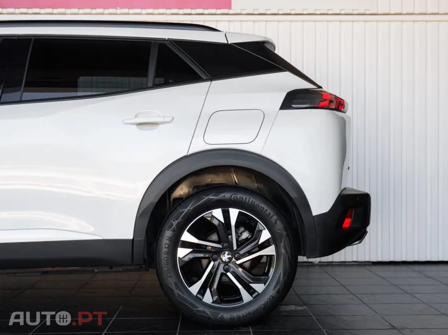 Peugeot 2008 1.2 PureTech Allure EAT8