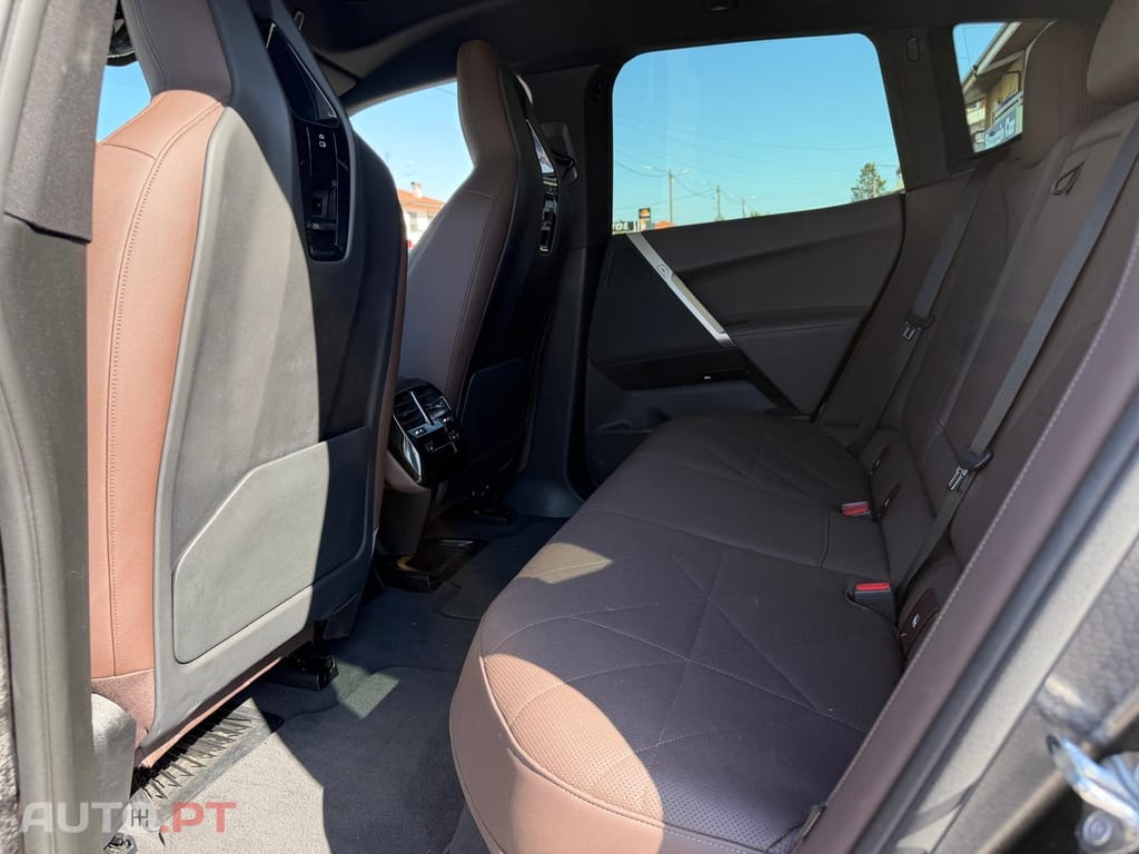 BMW iX xDrive 50 Pack Desportivo