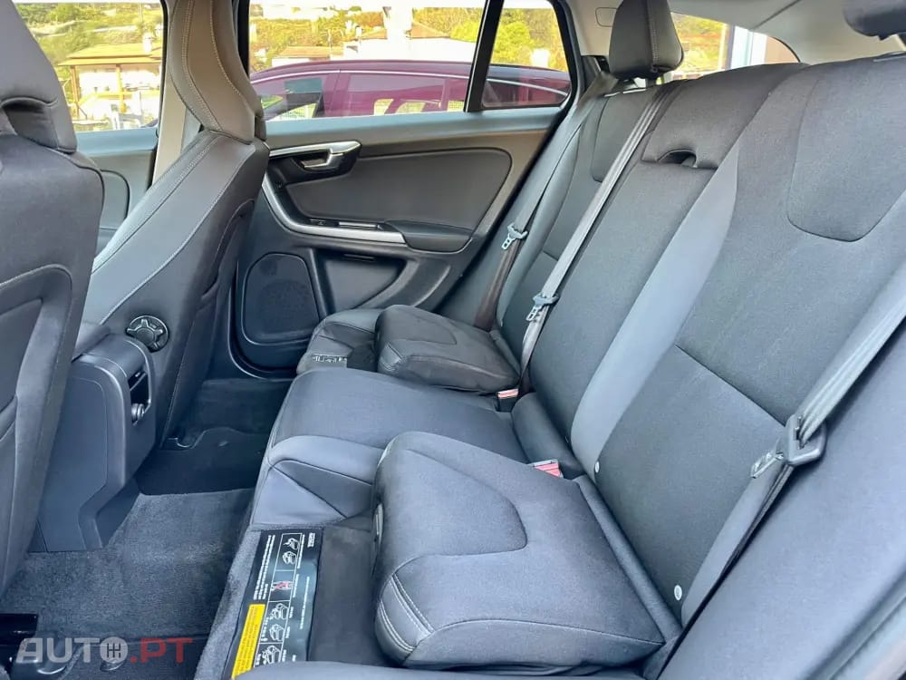 Volvo V60 1.6 D2 Drive Momentum Powershift Start/Stop