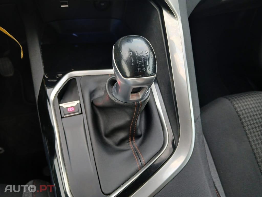 Peugeot 3008 1.5 BlueHDi Active