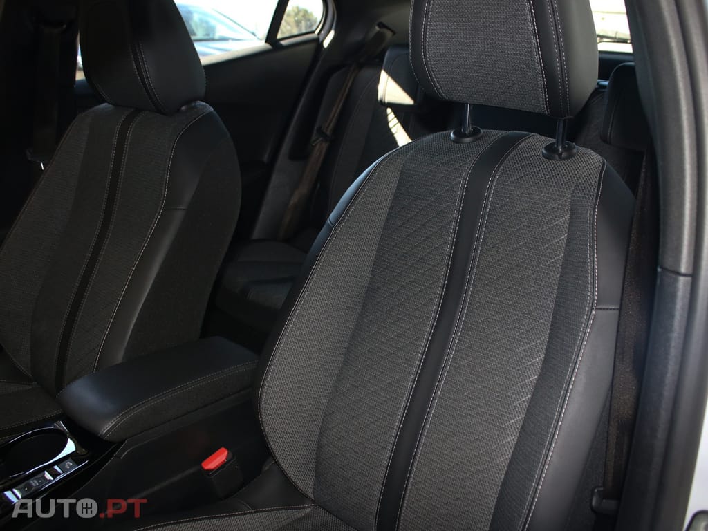 Peugeot 2008 PureTech 100 Allure