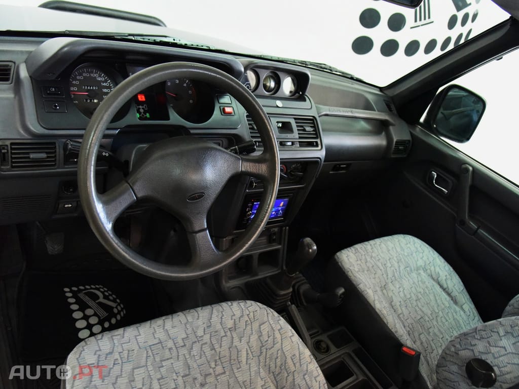 Mitsubishi Pajero 2.5 TD GL Canvas Top