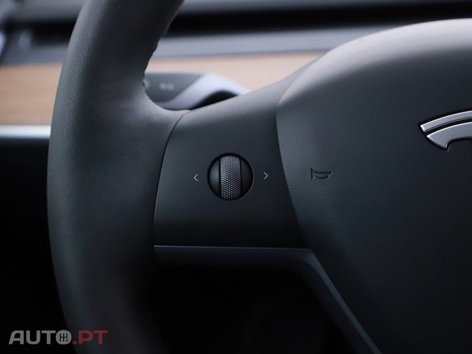 Tesla Model Y Long-Range RWD