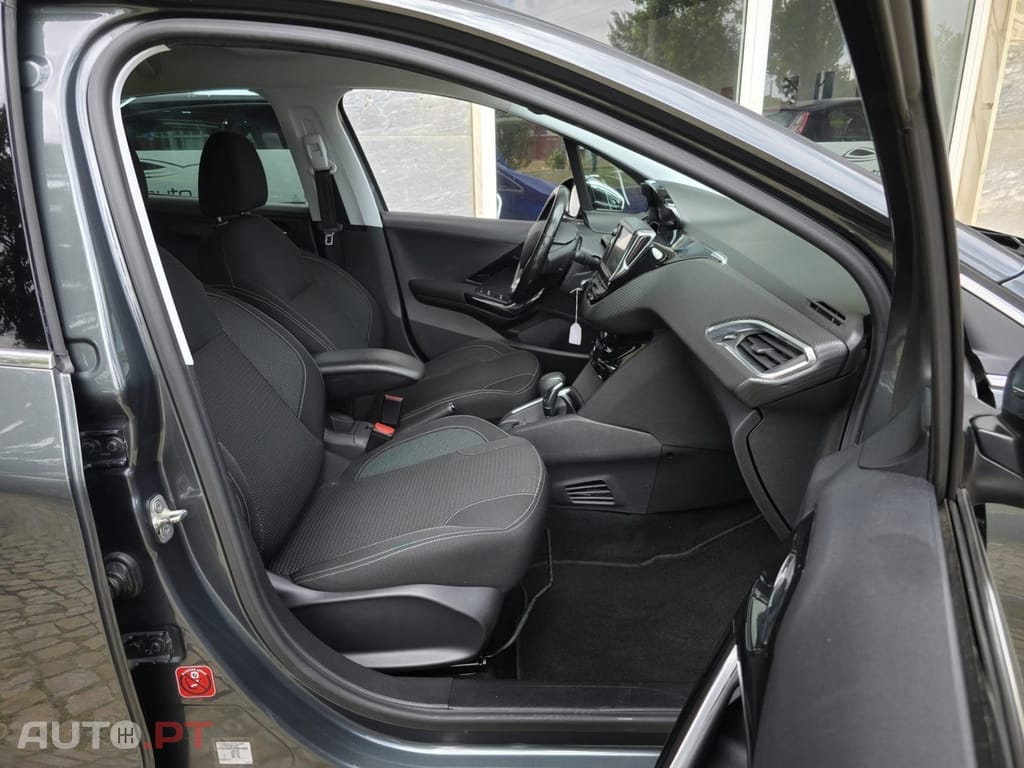 Peugeot 208 1.2 PureTech Allure EAT6