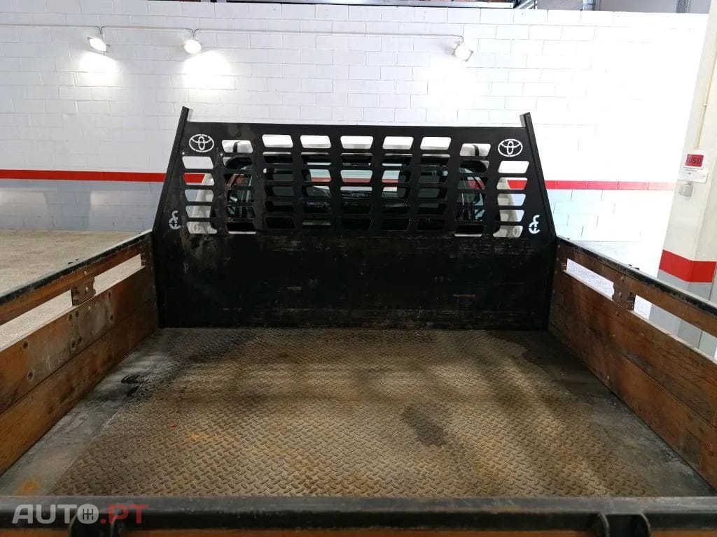 Toyota Hilux 2.4 D-4D 4WD CD CH