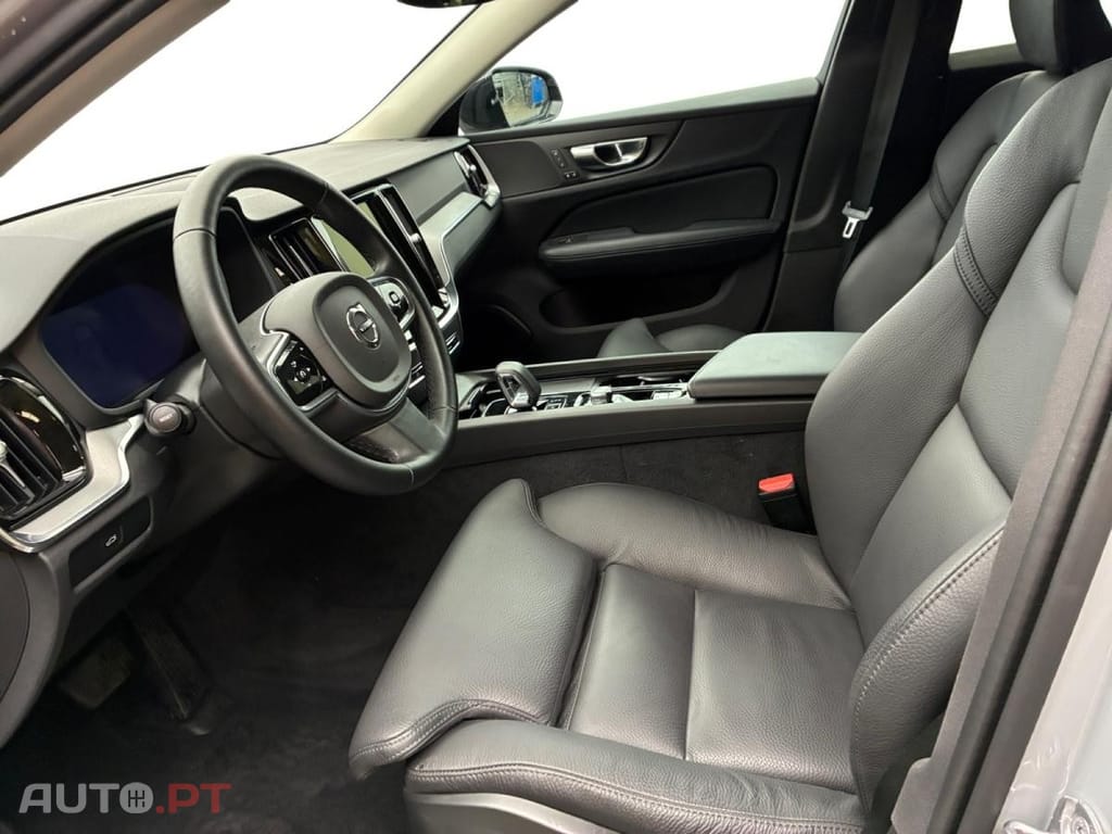 Volvo V60 2.0 B4 Plus Style Dark DCT