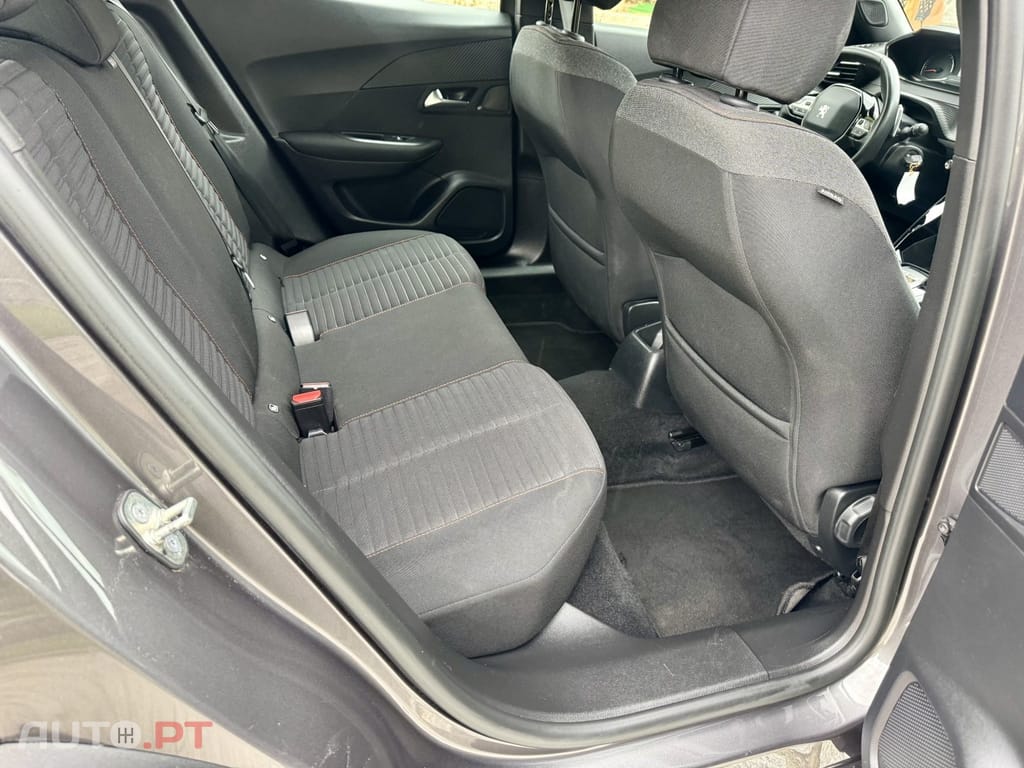 Peugeot 2008 1.5 BlueHDi Active EAT8