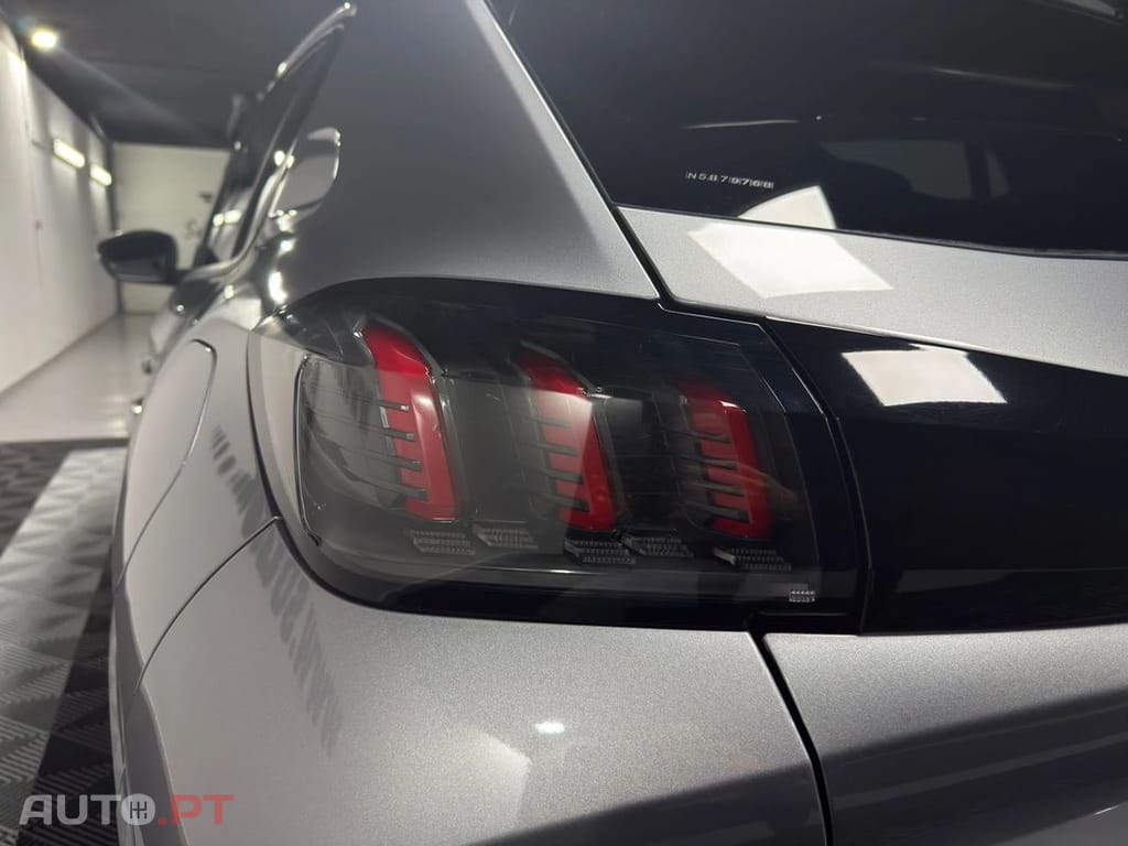 Peugeot 208 1.2 PureTech Allure EAT8