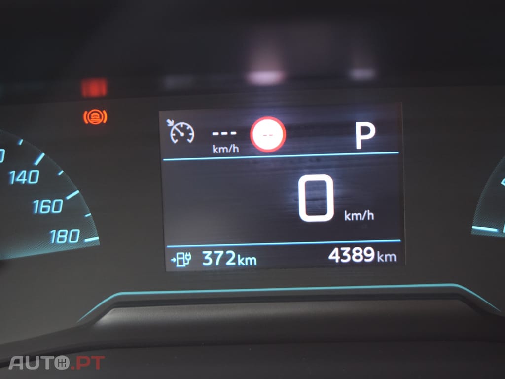 Peugeot E-2008 54 kWh Active EAT8