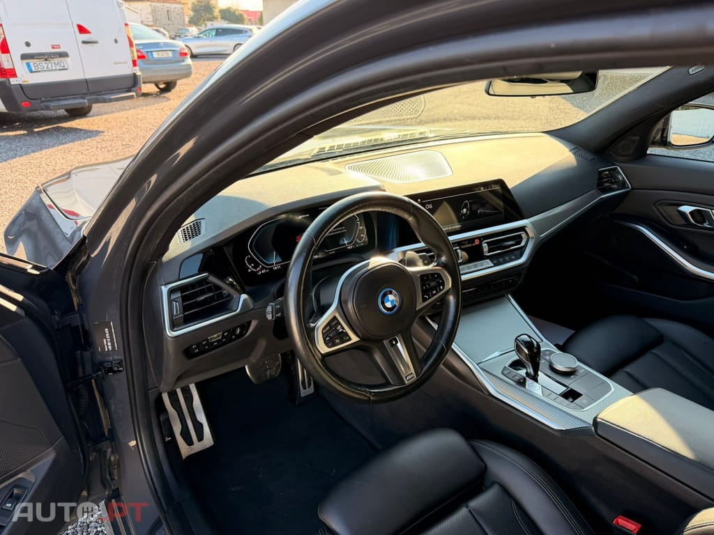 BMW 330 TOURING PACK M