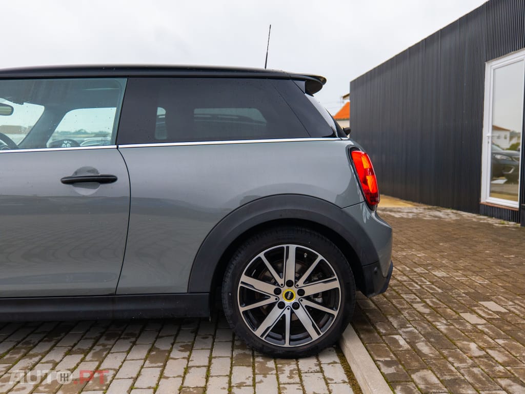 MINI Cooper Cooper SE Yours