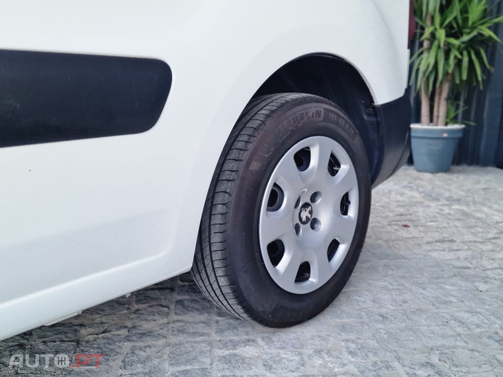 Peugeot Partner 1.6 HDI 3LUG GPS PREMIUIM (FULL EXTRAS)