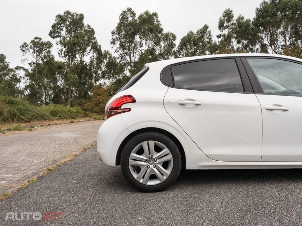 Peugeot 208 1.2 PureTech Signature