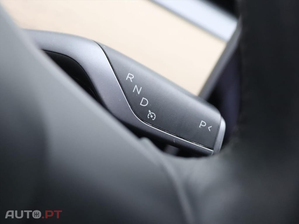 Tesla Model 3 Standard RWD Plus AUTOPILOT