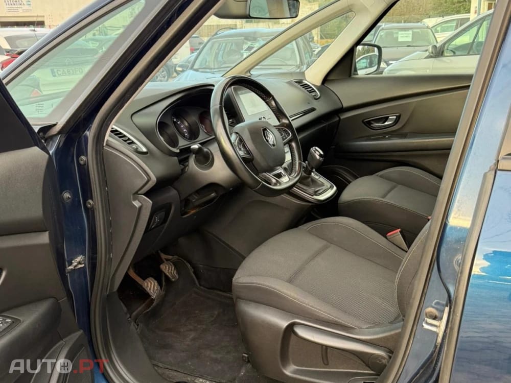 Renault Scénic Outro