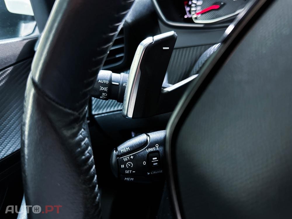 Peugeot 2008 1.2 PureTech Allure EAT8