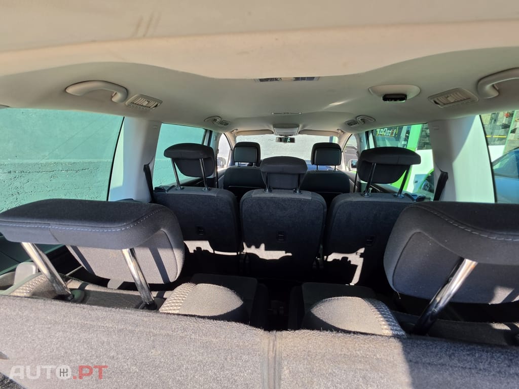 Volkswagen Sharan 2.0 TDI Confortline — fotografia 14