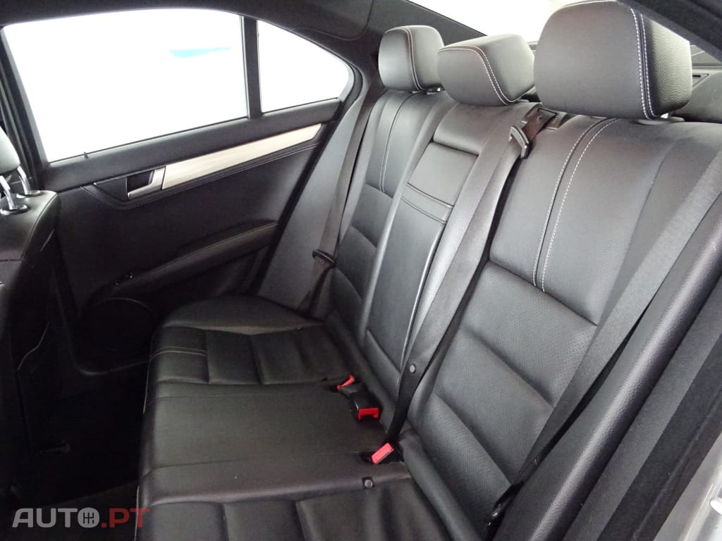 Mercedes-Benz C 200 Outro