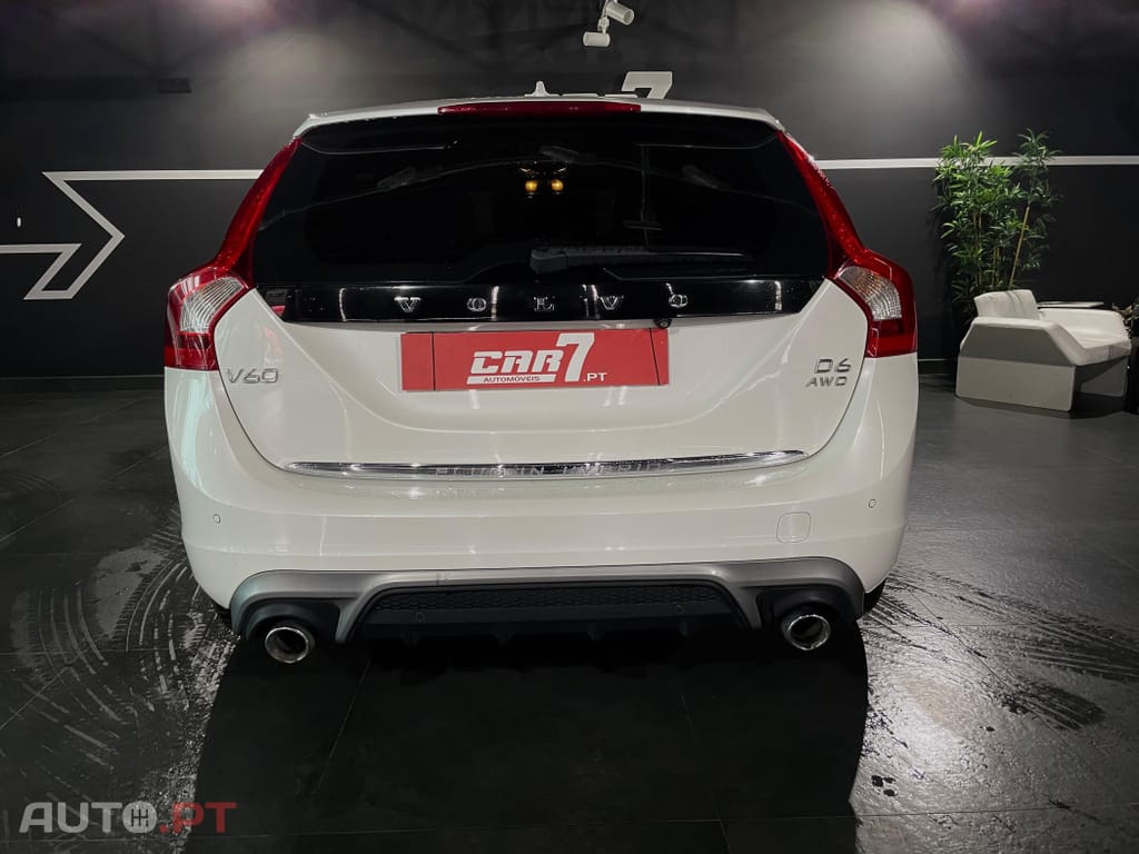 Volvo V60 2.4 D6 R-Design Momentum AWD Phev