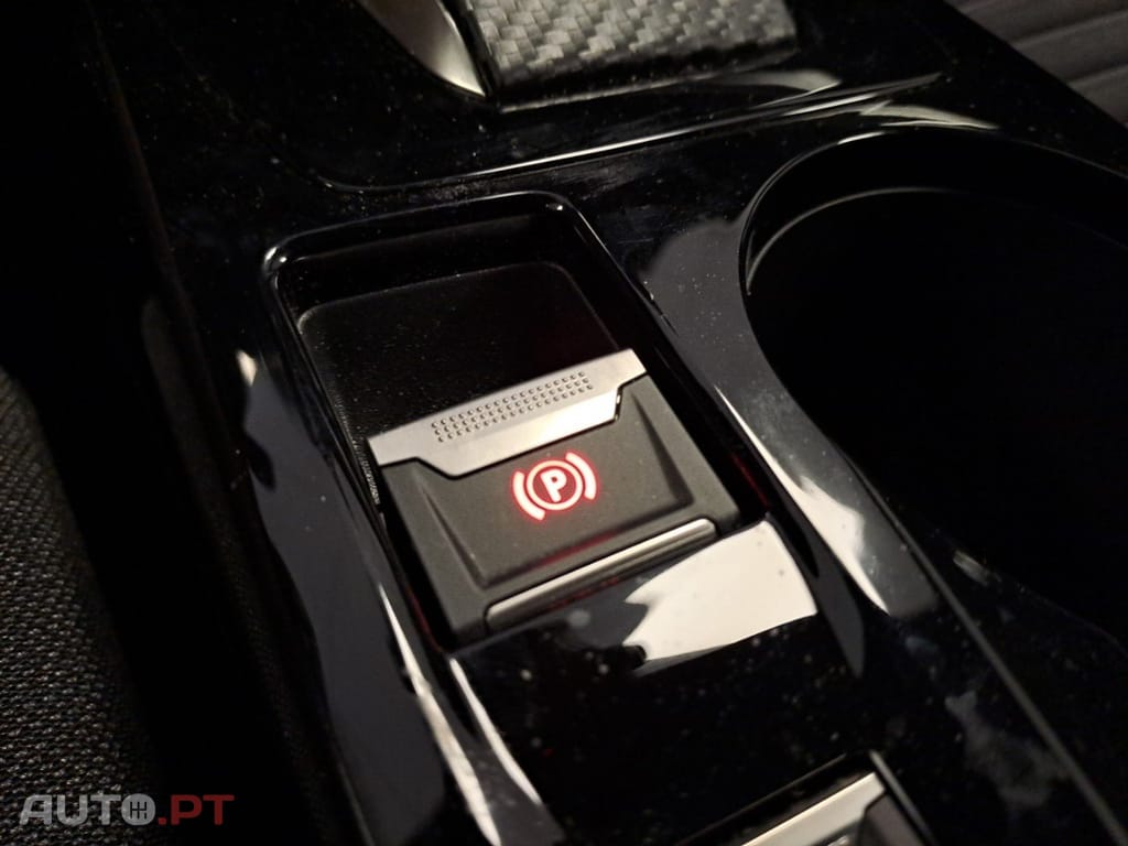 Peugeot E-2008 Active