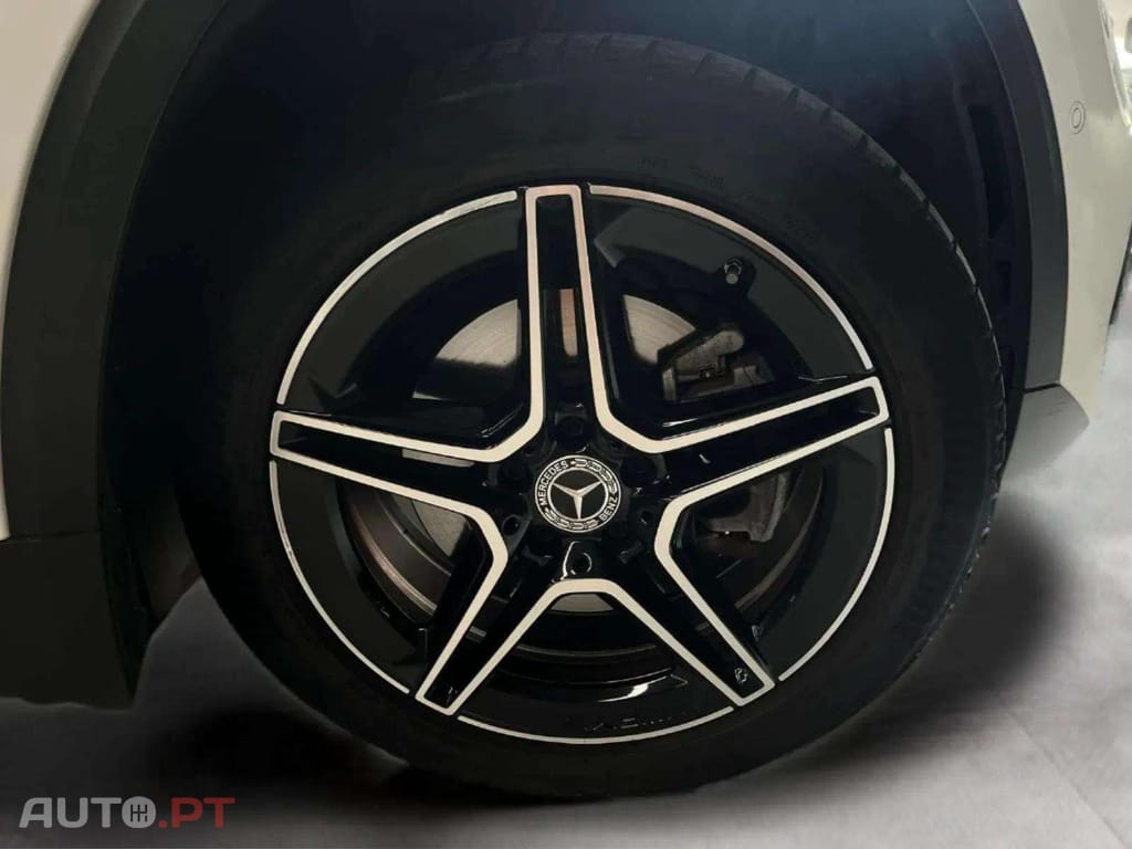 Mercedes-Benz GLA 250 e AMG LINE