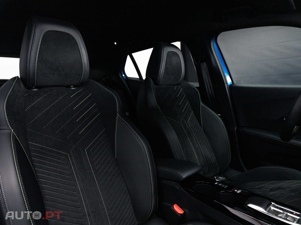 Peugeot E-2008 54 kWh GT