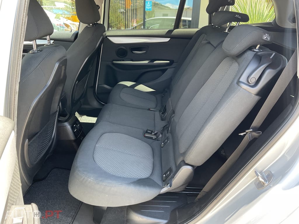 BMW 216 i 7L