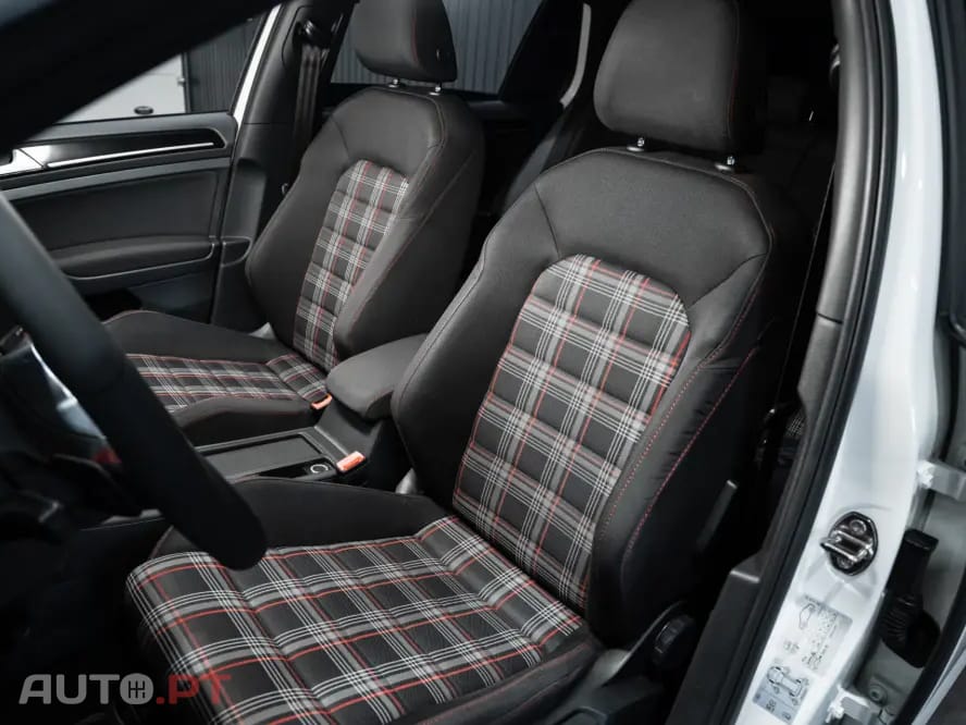 Volkswagen Golf GTI Performance BlueMotion DSG