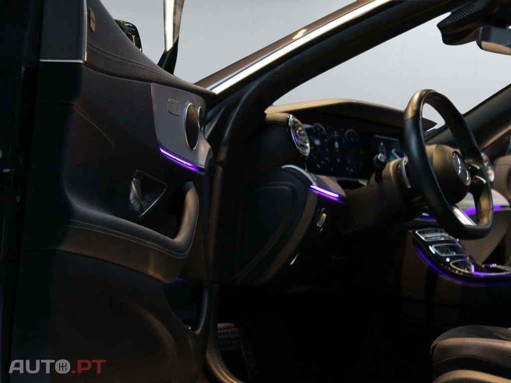 Mercedes-Benz E 220 AMG LINE