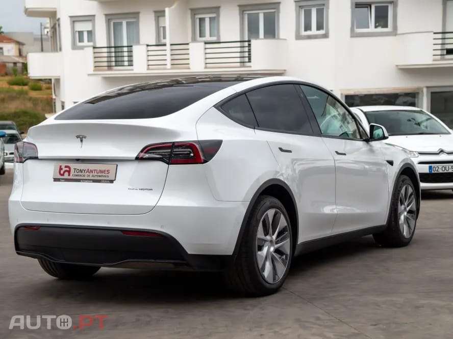 Tesla Model Y Long Range RWD