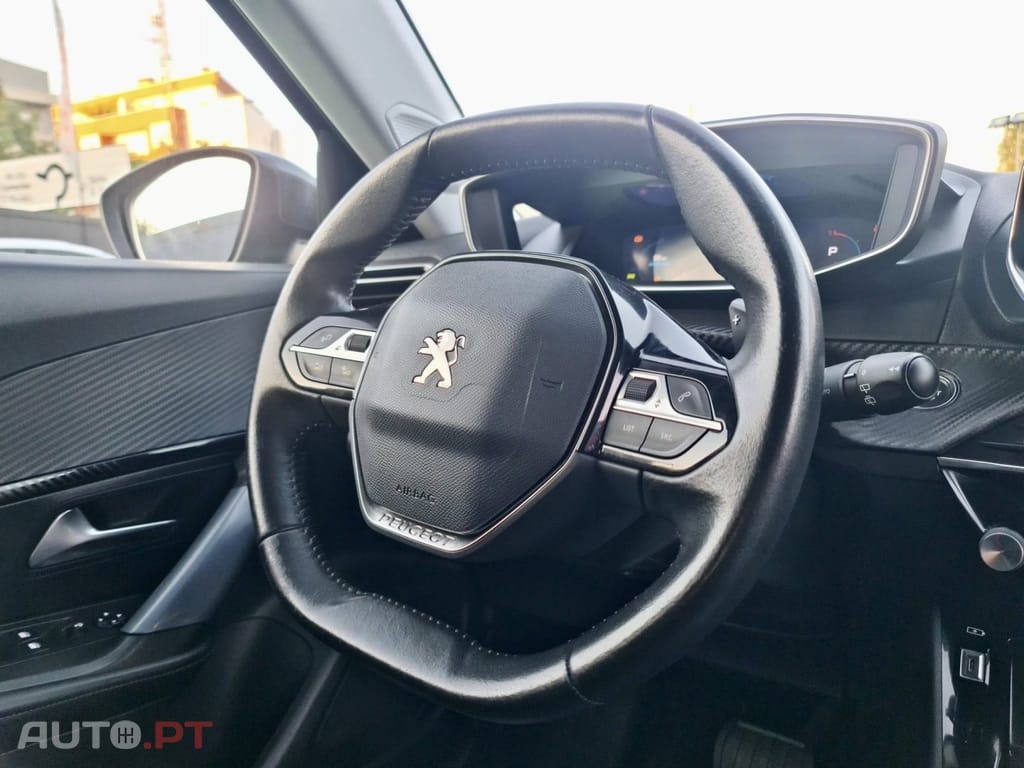 Peugeot 2008 1.2 PureTech Allure EAT8