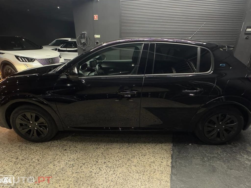 Peugeot E-208 50 kWh Allure Pack