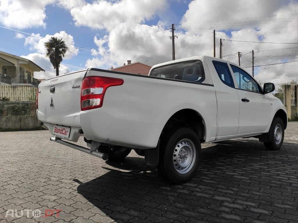 Mitsubishi L200 2.4 DI-D CD Invite Space Cab 3L 4WD