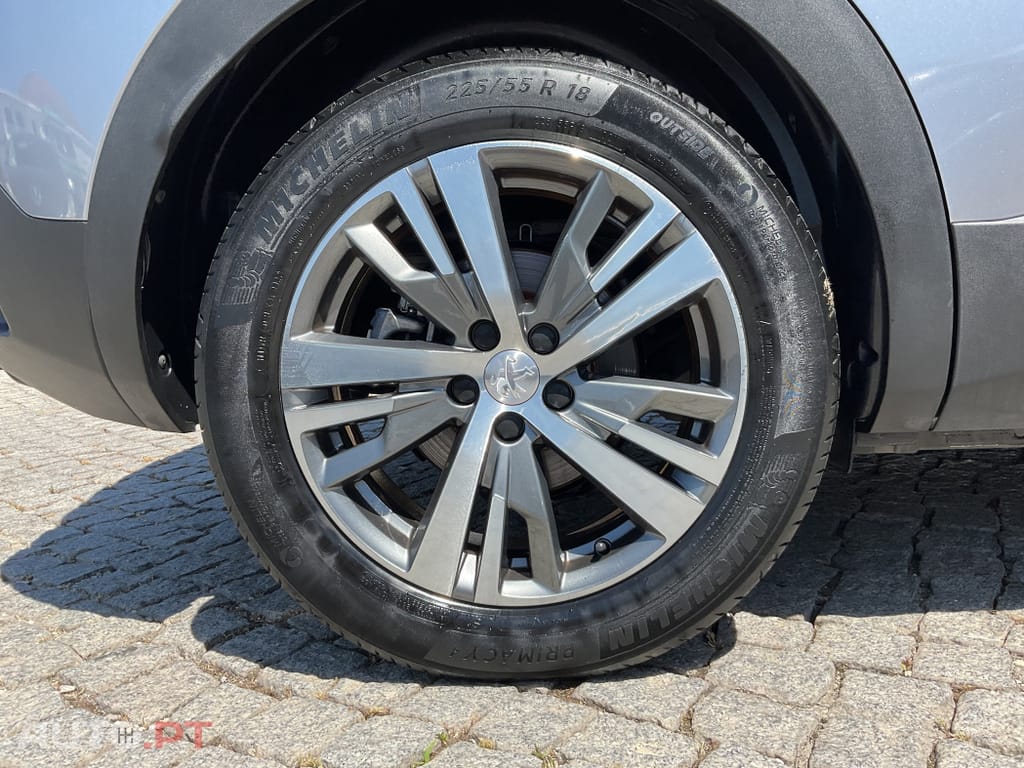 Peugeot 3008 1.6 Hybrid Allure e-EAT8
