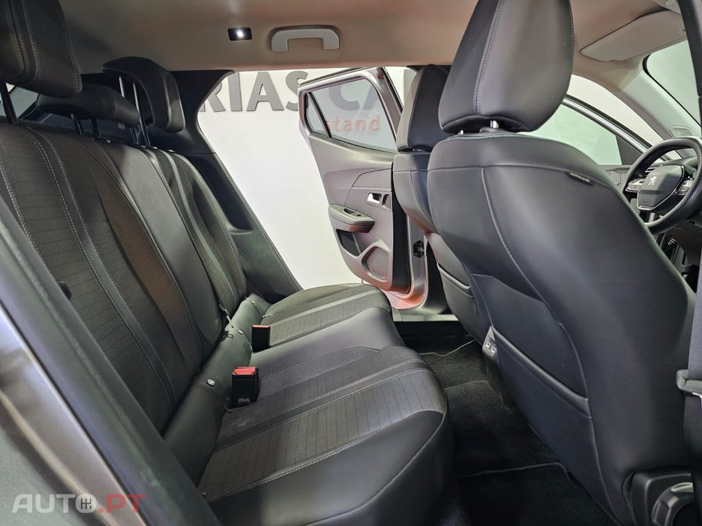 Peugeot 2008 1.2 PureTech Allure